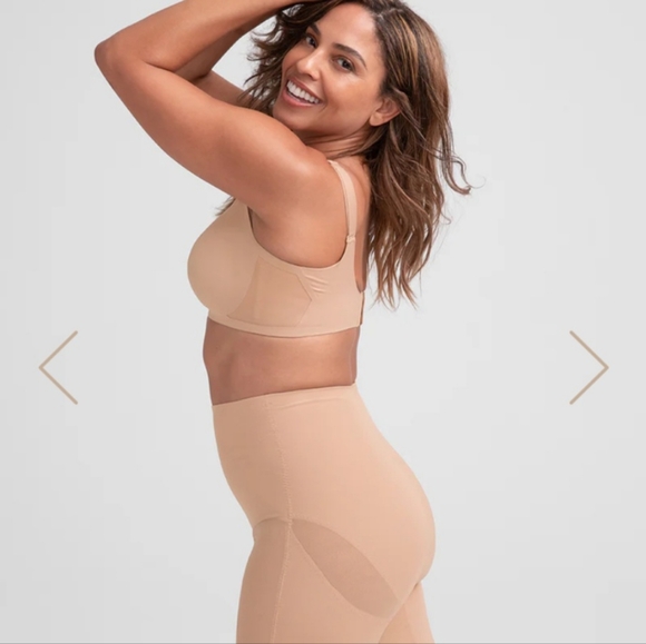 SuperPower Mid-Waist Short - Picture 5 of 9